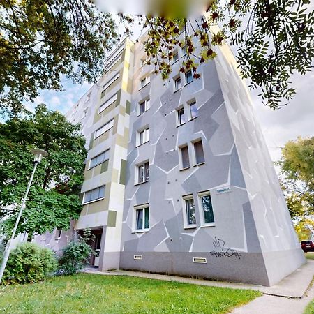Modern 2 Bedroom Apt - Free Parking Братислава Екстер'єр фото