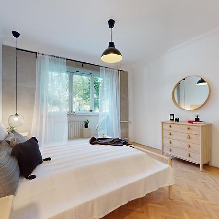 Modern 2 Bedroom Apt - Free Parking Братислава Екстер'єр фото